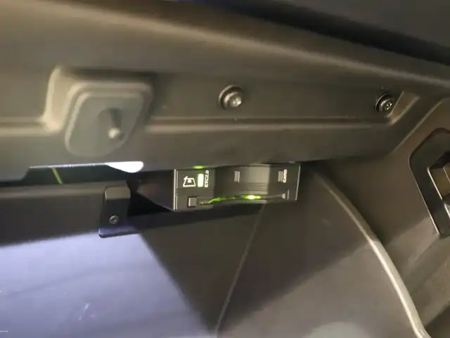 クライスラー・ジープ ジープ コンパス リミテッド 静岡県 2022(令4)年 1.6万km ガンＭ ワンオーナー　/衝突軽減ブレーキ　/黒革　/ＡＣＣ　/純正ナビＴＶ　/純正１８ＡＷ　/ＬＥＤ　/ＬＫＡ　/ＢＳＭ　/ＡＬＰＩＮＥ　/純正ドアバイザー　/パワーシート／ヒーター　/社外ドライブレコーダー　/スペアキー