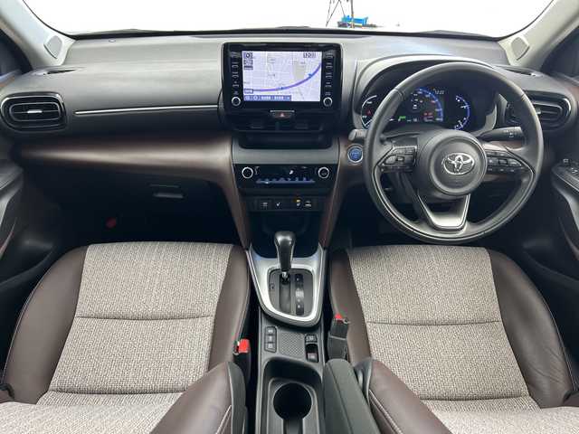 トヨタ ヤリスクロス ハイブリッド Z 三重県 2021(令3)年 3.3万km ホワイトパールクリスタルシャイン /禁煙車//純正ディスプレイオーディオ//バックカメラ//DN席シートヒーター//D席パワーシート//ハーフレザーシート//純正ビルトインETC//電子サイドブレーキ//ブレーキオートホールド//革巻きステアリング//ステアリングスイッチ//トヨタセーフティセンス//衝突軽減ブレーキ//レーントレーシングアシスト//PKSB//RSA//オートハイビーム//前後クリアランスソナー//レーダークルーズコントロール//社外前後ドライブレコーダー//サイドカーテンエアバッグ//オートライト//LED