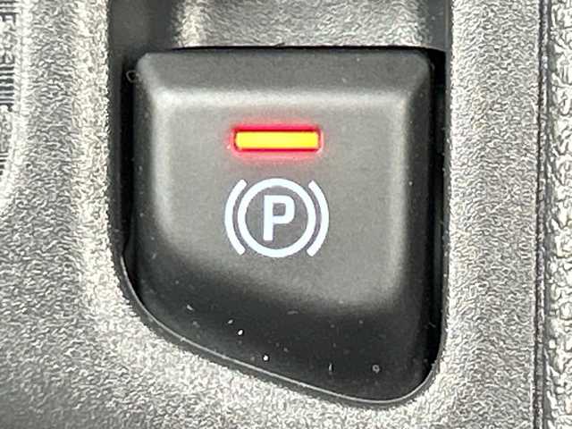 トヨタ ヤリスクロス ハイブリッド Z 三重県 2021(令3)年 3.3万km ホワイトパールクリスタルシャイン /禁煙車//純正ディスプレイオーディオ//バックカメラ//DN席シートヒーター//D席パワーシート//ハーフレザーシート//純正ビルトインETC//電子サイドブレーキ//ブレーキオートホールド//革巻きステアリング//ステアリングスイッチ//トヨタセーフティセンス//衝突軽減ブレーキ//レーントレーシングアシスト//PKSB//RSA//オートハイビーム//前後クリアランスソナー//レーダークルーズコントロール//社外前後ドライブレコーダー//サイドカーテンエアバッグ//オートライト//LED