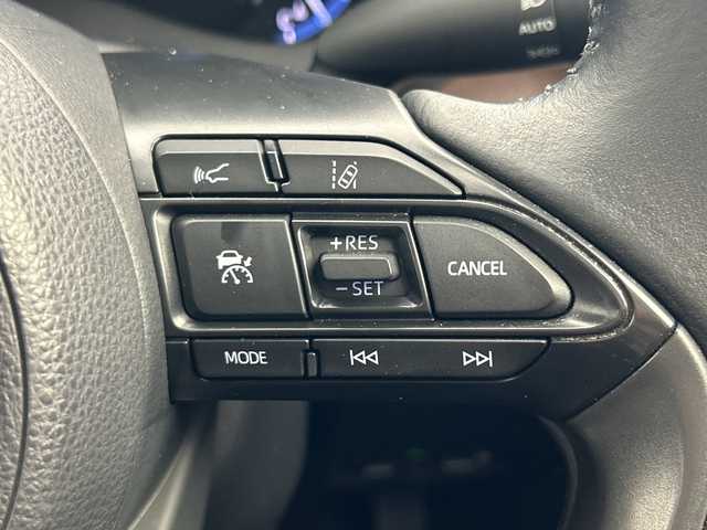 トヨタ ヤリスクロス ハイブリッド Z 三重県 2021(令3)年 3.3万km ホワイトパールクリスタルシャイン /禁煙車//純正ディスプレイオーディオ//バックカメラ//DN席シートヒーター//D席パワーシート//ハーフレザーシート//純正ビルトインETC//電子サイドブレーキ//ブレーキオートホールド//革巻きステアリング//ステアリングスイッチ//トヨタセーフティセンス//衝突軽減ブレーキ//レーントレーシングアシスト//PKSB//RSA//オートハイビーム//前後クリアランスソナー//レーダークルーズコントロール//社外前後ドライブレコーダー//サイドカーテンエアバッグ//オートライト//LED