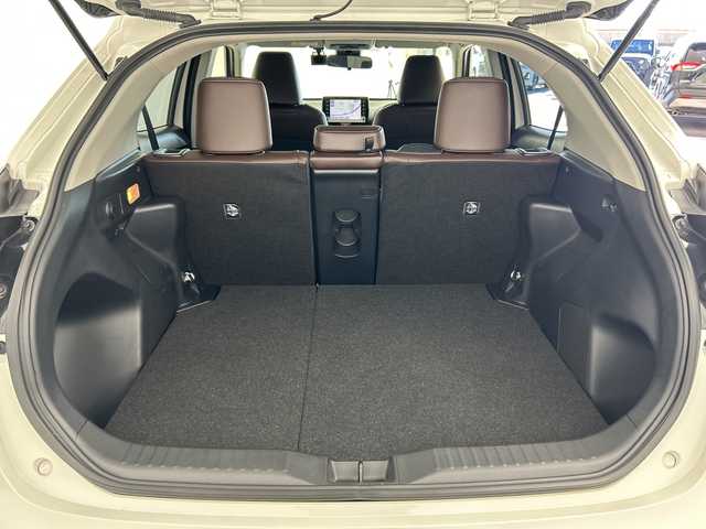 トヨタ ヤリスクロス ハイブリッド Z 三重県 2021(令3)年 3.3万km ホワイトパールクリスタルシャイン /禁煙車//純正ディスプレイオーディオ//バックカメラ//DN席シートヒーター//D席パワーシート//ハーフレザーシート//純正ビルトインETC//電子サイドブレーキ//ブレーキオートホールド//革巻きステアリング//ステアリングスイッチ//トヨタセーフティセンス//衝突軽減ブレーキ//レーントレーシングアシスト//PKSB//RSA//オートハイビーム//前後クリアランスソナー//レーダークルーズコントロール//社外前後ドライブレコーダー//サイドカーテンエアバッグ//オートライト//LED