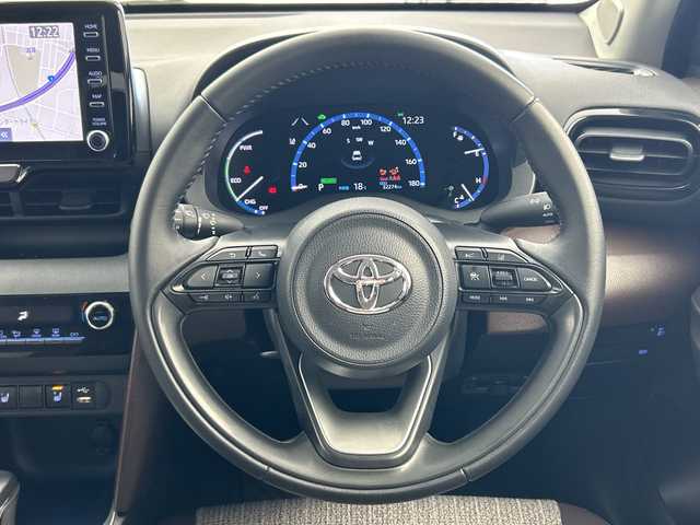 トヨタ ヤリスクロス ハイブリッド Z 三重県 2021(令3)年 3.3万km ホワイトパールクリスタルシャイン /禁煙車//純正ディスプレイオーディオ//バックカメラ//DN席シートヒーター//D席パワーシート//ハーフレザーシート//純正ビルトインETC//電子サイドブレーキ//ブレーキオートホールド//革巻きステアリング//ステアリングスイッチ//トヨタセーフティセンス//衝突軽減ブレーキ//レーントレーシングアシスト//PKSB//RSA//オートハイビーム//前後クリアランスソナー//レーダークルーズコントロール//社外前後ドライブレコーダー//サイドカーテンエアバッグ//オートライト//LED