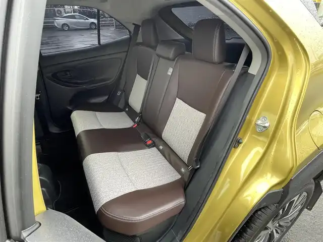 トヨタ ヤリスクロス ハイブリッド Z 道央・札幌 2021(令3)年 2.8万km ブラスゴールドメタリック ４WD/純正ディスプレイオーディオ（ナビ付）/AM/FM/USB/BT/トヨタセーフティセンス/横滑り防止装置/レーダークルーズコントロール/ダウンヒルアシストコントロール/レーンキープアシスト/パーキングアシスト/クリアランスソナー/ブラインドスポットモニター/リアクロストラフィックアラート/パーキングサポートブレーキ/ロードサインアシスト/パノラミックビューモニター/ビルトインETC2.0/ドライブレコーダー/EVMODE/DRIVEMODE切替/D席パワーシート/前席シートヒーター/ハーフレザーシート/革巻きステアリング/ステアリングリモコン/電動パーキング/ブレーキホールド/レーダー探知機/プッシュスタート/スマートキー/LEDヘッドライト/オートライト/ブレーキホールド/プッシュスタート/スマートキー/LEDヘッドライト/オートライト/オートハイビーム/ヘッドライトレベライザー/電動格納ミラー/ヒーテッドドアミラー/ウィンカーミラー/純正フロアマット/ドアバイザー/スペアキー/TRDマフラー