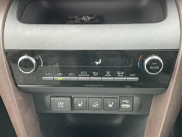 トヨタ ヤリスクロス ハイブリッド Z 道央・札幌 2021(令3)年 2.8万km ブラスゴールドメタリック ４WD/純正ディスプレイオーディオ（ナビ付）/AM/FM/USB/BT/トヨタセーフティセンス/横滑り防止装置/レーダークルーズコントロール/ダウンヒルアシストコントロール/レーンキープアシスト/パーキングアシスト/クリアランスソナー/ブラインドスポットモニター/リアクロストラフィックアラート/パーキングサポートブレーキ/ロードサインアシスト/パノラミックビューモニター/ビルトインETC2.0/ドライブレコーダー/EVMODE/DRIVEMODE切替/D席パワーシート/前席シートヒーター/ハーフレザーシート/革巻きステアリング/ステアリングリモコン/電動パーキング/ブレーキホールド/レーダー探知機/プッシュスタート/スマートキー/LEDヘッドライト/オートライト/ブレーキホールド/プッシュスタート/スマートキー/LEDヘッドライト/オートライト/オートハイビーム/ヘッドライトレベライザー/電動格納ミラー/ヒーテッドドアミラー/ウィンカーミラー/純正フロアマット/ドアバイザー/スペアキー/TRDマフラー