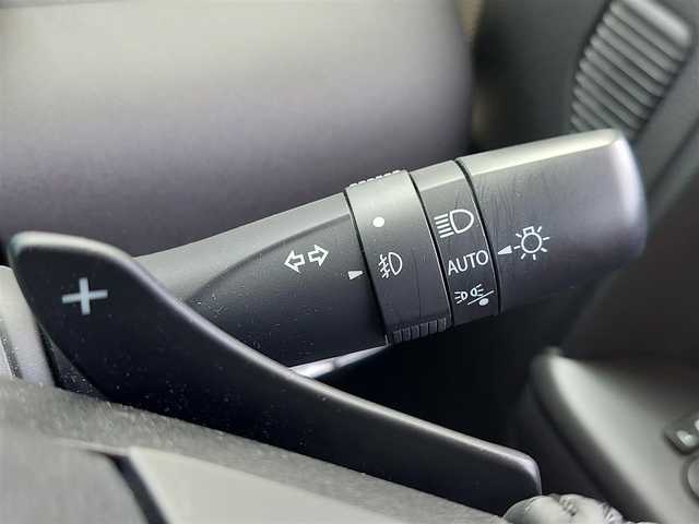 スズキ スペーシア ギア HYBRID XZターボ 東京都 2023(令5)年 1.6万km シフォンアイボリーM スズキセーフティサポート/・デュアルカメラブレーキサポート/・車線逸脱警報機能/・先行車発進お知らせ機能/・標識認知機能/・誤発進抑制機能/・アダプティブクルーズコントロール/・ヘッドアップディスプレイ/・ブラインドスポットモニター/・全方位モニター/ルーフレール/プッシュスタート/アイドリングストップ/パドルシフト/純正8インチナビ/フルセグTV/HDMI入力/ETC/ルームミラー型 前後ドライブレコーダー/両側パワースライドドア/シートヒーター/パーソナルテーブル/後席ロールサンシェード/LEDヘッドライト/ドアバイザー/14インチ純正アルミホイール