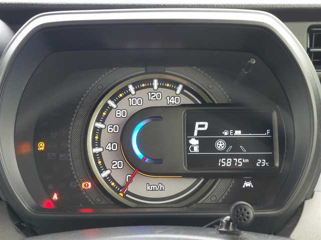 スズキ スペーシア ギア HYBRID XZターボ 東京都 2023(令5)年 1.6万km シフォンアイボリーM スズキセーフティサポート/・デュアルカメラブレーキサポート/・車線逸脱警報機能/・先行車発進お知らせ機能/・標識認知機能/・誤発進抑制機能/・アダプティブクルーズコントロール/・ヘッドアップディスプレイ/・ブラインドスポットモニター/・全方位モニター/ルーフレール/プッシュスタート/アイドリングストップ/パドルシフト/純正8インチナビ/フルセグTV/HDMI入力/ETC/ルームミラー型 前後ドライブレコーダー/両側パワースライドドア/シートヒーター/パーソナルテーブル/後席ロールサンシェード/LEDヘッドライト/ドアバイザー/14インチ純正アルミホイール