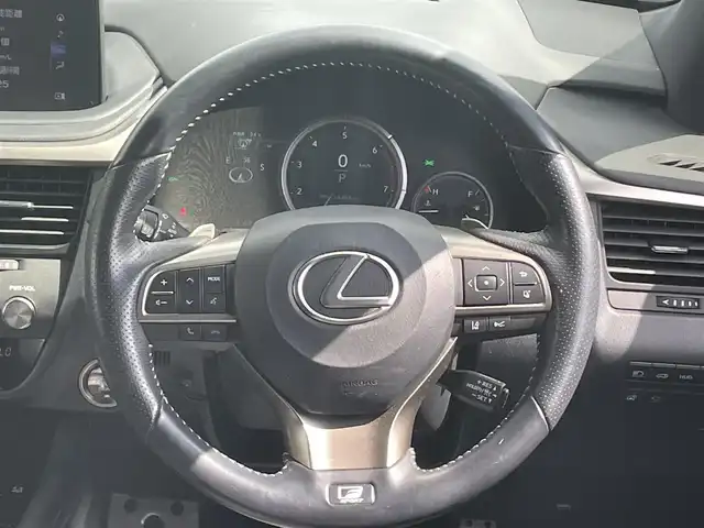 レクサス ＲＸ 300 Fスポーツ 兵庫県 2022(令4)年 2.5万km ホワイトノーヴァガラスフレーク 純正12.3インチナビ/・フルセグTV/・CD/DVD/・Bluetooth接続/・USB/・100V電源/トヨタセーフティセンス/・レーンキープアシスト/・レーダークルーズコントロール/・オートマチックハイビーム/ブラインドスポットモニター/コーナーセンサー/アイドリングストップ/ヘッドアップディスプレイ/エアシートヒーター（前席のみエアシート付き）/ステアリングヒーター/電動リアゲート/前席パワーシート（運転席メモリー付き）/純正20インチアルミホイール/ＥＴＣ/三眼ＬＥＤ/前後ドライブレコーダー(ZDR-037)
