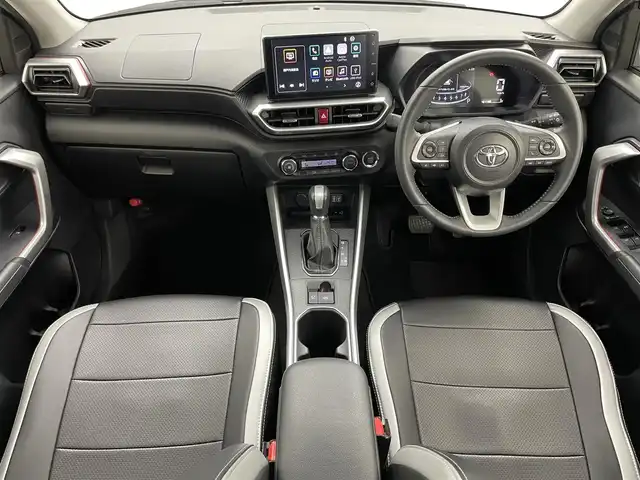 トヨタ ライズ Z 岡山県 2024(令6)年 1.5万km スムースグレーマイカメタリック/ブラック2トーン ９インチディスプレイオーディオ　/【Carplay/AndroidAuto】/全方位カメラ　/レーダークルーズコントロール　/ビルトインＥＴＣ　/シートヒーター　/ＬＥＤヘッドライト　/コーナーセンサー　/オートハイビーム　/ＨＤＭＩ接続　/アイドリングストップ/禁煙車/スペアキー×1/オートブレーキホールド/フォグライト/純正アルミホイール