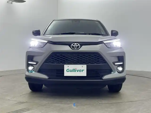 トヨタ ライズ Z 岡山県 2024(令6)年 1.5万km スムースグレーマイカメタリック/ブラック2トーン ９インチディスプレイオーディオ　/【Carplay/AndroidAuto】/全方位カメラ　/レーダークルーズコントロール　/ビルトインＥＴＣ　/シートヒーター　/ＬＥＤヘッドライト　/コーナーセンサー　/オートハイビーム　/ＨＤＭＩ接続　/アイドリングストップ/禁煙車/スペアキー×1/オートブレーキホールド/フォグライト/純正アルミホイール