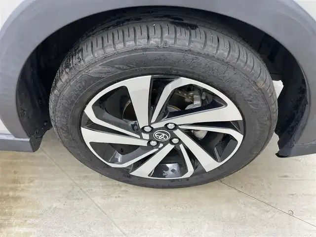 トヨタ ライズ Z 岡山県 2024(令6)年 1.5万km スムースグレーマイカメタリック/ブラック2トーン ９インチディスプレイオーディオ　/【Carplay/AndroidAuto】/全方位カメラ　/レーダークルーズコントロール　/ビルトインＥＴＣ　/シートヒーター　/ＬＥＤヘッドライト　/コーナーセンサー　/オートハイビーム　/ＨＤＭＩ接続　/アイドリングストップ/禁煙車/スペアキー×1/オートブレーキホールド/フォグライト/純正アルミホイール