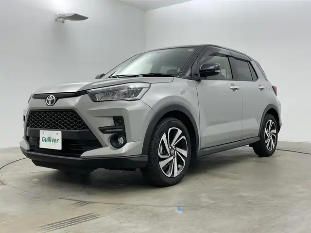 トヨタ ライズ Z 岡山県 2024(令6)年 1.5万km スムースグレーマイカメタリック/ブラック2トーン ９インチディスプレイオーディオ　/【Carplay/AndroidAuto】/全方位カメラ　/レーダークルーズコントロール　/ビルトインＥＴＣ　/シートヒーター　/ＬＥＤヘッドライト　/コーナーセンサー　/オートハイビーム　/ＨＤＭＩ接続　/アイドリングストップ/禁煙車/スペアキー×1/オートブレーキホールド/フォグライト/純正アルミホイール