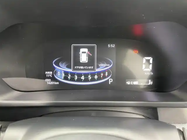 トヨタ ライズ Z 岡山県 2024(令6)年 1.5万km スムースグレーマイカメタリック/ブラック2トーン ９インチディスプレイオーディオ　/【Carplay/AndroidAuto】/全方位カメラ　/レーダークルーズコントロール　/ビルトインＥＴＣ　/シートヒーター　/ＬＥＤヘッドライト　/コーナーセンサー　/オートハイビーム　/ＨＤＭＩ接続　/アイドリングストップ/禁煙車/スペアキー×1/オートブレーキホールド/フォグライト/純正アルミホイール