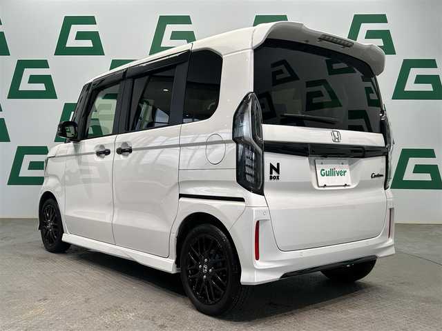 ホンダ Ｎ ＢＯＸ カスタム L ターボ スタイル+ブラック 鹿児島県 2022(令4)年 0.8万km プラチナホワイトパール 社外ナビ/(フルセグ/Bluetooth/DVD/CD)/前後ドライブレコーダー/バックカメラ/ETC/両側パワースライドドア/ホンダセンシング/　・衝突軽減ブレーキ/　・歩行者事故低減ステアリング/　・路外逸脱抑制機能/　・アダプティブクルーズコントロール/　・レーンキープアシストシステム/　・標識認識機能/　・後方誤発進抑制機能/　・先行車発進お知らせ/ステアリングリモコン/電動パーキングブレーキ/ブレーキホールド/純正アルミホイール/社外フロアマット
