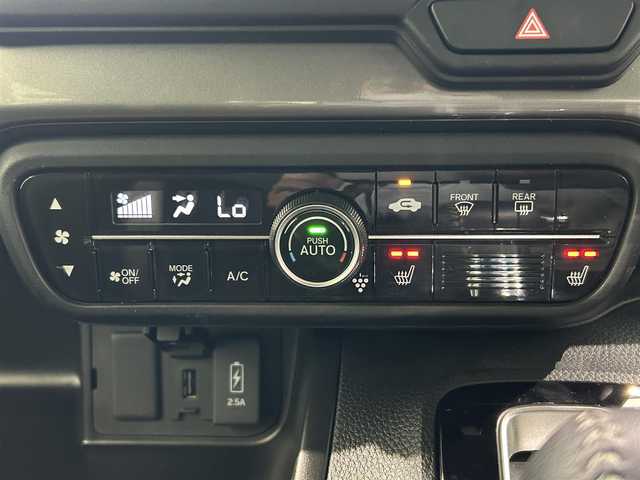 ホンダ Ｎ ＢＯＸ カスタム L ターボ スタイル+ブラック 鹿児島県 2022(令4)年 0.8万km プラチナホワイトパール 社外ナビ/(フルセグ/Bluetooth/DVD/CD)/前後ドライブレコーダー/バックカメラ/ETC/両側パワースライドドア/ホンダセンシング/　・衝突軽減ブレーキ/　・歩行者事故低減ステアリング/　・路外逸脱抑制機能/　・アダプティブクルーズコントロール/　・レーンキープアシストシステム/　・標識認識機能/　・後方誤発進抑制機能/　・先行車発進お知らせ/ステアリングリモコン/電動パーキングブレーキ/ブレーキホールド/純正アルミホイール/社外フロアマット