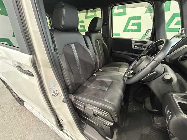 ホンダ Ｎ ＢＯＸ カスタム L ターボ スタイル+ブラック 鹿児島県 2022(令4)年 0.8万km プラチナホワイトパール 社外ナビ/(フルセグ/Bluetooth/DVD/CD)/前後ドライブレコーダー/バックカメラ/ETC/両側パワースライドドア/ホンダセンシング/　・衝突軽減ブレーキ/　・歩行者事故低減ステアリング/　・路外逸脱抑制機能/　・アダプティブクルーズコントロール/　・レーンキープアシストシステム/　・標識認識機能/　・後方誤発進抑制機能/　・先行車発進お知らせ/ステアリングリモコン/電動パーキングブレーキ/ブレーキホールド/純正アルミホイール/社外フロアマット