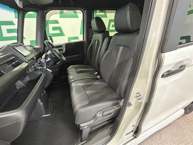 ホンダ Ｎ ＢＯＸ カスタム L ターボ スタイル+ブラック 鹿児島県 2022(令4)年 0.8万km プラチナホワイトパール 社外ナビ/(フルセグ/Bluetooth/DVD/CD)/前後ドライブレコーダー/バックカメラ/ETC/両側パワースライドドア/ホンダセンシング/　・衝突軽減ブレーキ/　・歩行者事故低減ステアリング/　・路外逸脱抑制機能/　・アダプティブクルーズコントロール/　・レーンキープアシストシステム/　・標識認識機能/　・後方誤発進抑制機能/　・先行車発進お知らせ/ステアリングリモコン/電動パーキングブレーキ/ブレーキホールド/純正アルミホイール/社外フロアマット