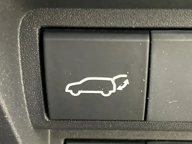 トヨタ ヤリスクロス ハイブリッド GRスポーツ 岡山県 2023(令5)年 2.2万km ブラックマイカ 純正８インチナビ　/【Carplay/AndroidAuto/Bluetooth】/全方位カメラ　/レーダークルーズコントロール　/ビルトインＥＴＣ　/ブラインドスポットモニター/前席シートヒーター　/ハーフレザーシート/ＬＥＤヘッドライト　/ステアリングヒーター　/電動リアゲート　/コーナーセンサー　/オートハイビーム　/スペアキー×1/禁煙車/オートブレーキホールド