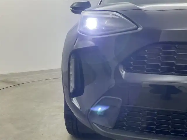 トヨタ ヤリスクロス ハイブリッド GRスポーツ 岡山県 2023(令5)年 2.2万km ブラックマイカ 純正８インチナビ　/【Carplay/AndroidAuto/Bluetooth】/全方位カメラ　/レーダークルーズコントロール　/ビルトインＥＴＣ　/ブラインドスポットモニター/前席シートヒーター　/ハーフレザーシート/ＬＥＤヘッドライト　/ステアリングヒーター　/電動リアゲート　/コーナーセンサー　/オートハイビーム　/スペアキー×1/禁煙車/オートブレーキホールド