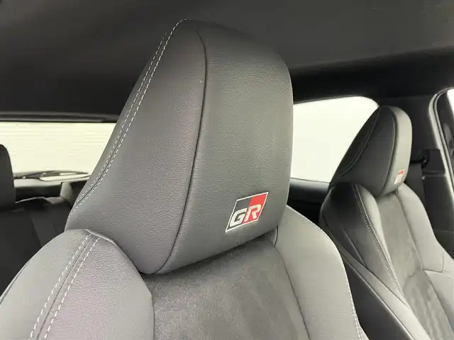 トヨタ ヤリスクロス ハイブリッド GRスポーツ 岡山県 2023(令5)年 2.2万km ブラックマイカ 純正８インチナビ　/【Carplay/AndroidAuto/Bluetooth】/全方位カメラ　/レーダークルーズコントロール　/ビルトインＥＴＣ　/ブラインドスポットモニター/前席シートヒーター　/ハーフレザーシート/ＬＥＤヘッドライト　/ステアリングヒーター　/電動リアゲート　/コーナーセンサー　/オートハイビーム　/スペアキー×1/禁煙車/オートブレーキホールド