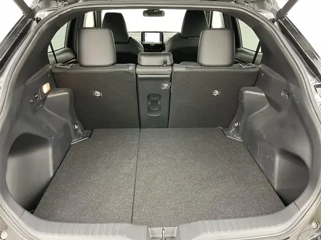 トヨタ ヤリスクロス ハイブリッド GRスポーツ 岡山県 2023(令5)年 2.2万km ブラックマイカ 純正８インチナビ　/【Carplay/AndroidAuto/Bluetooth】/全方位カメラ　/レーダークルーズコントロール　/ビルトインＥＴＣ　/ブラインドスポットモニター/前席シートヒーター　/ハーフレザーシート/ＬＥＤヘッドライト　/ステアリングヒーター　/電動リアゲート　/コーナーセンサー　/オートハイビーム　/スペアキー×1/禁煙車/オートブレーキホールド