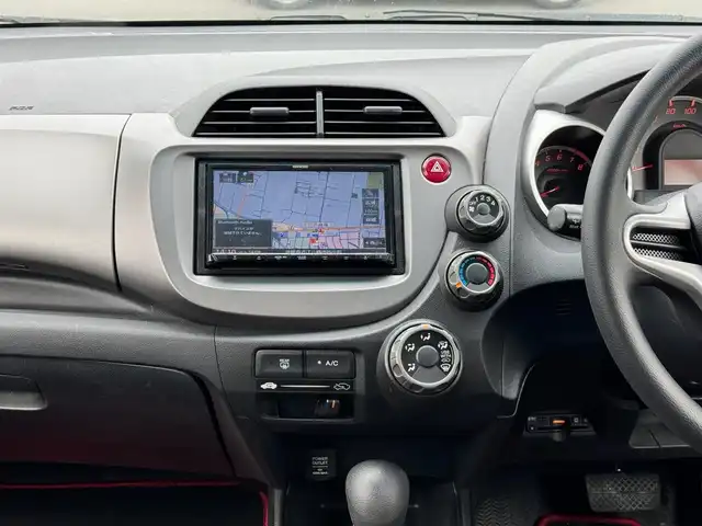 ホンダ フィット G スマートセレクション 滋賀県 2010(平22)年 5.4万km プレミアムホワイトパール ケンウッドフルセグ ナビ/　フルセグ Bluetooth CD DVD SD FM AM/HONDAスマートキーシステム/スペアキー有り/無限フロントスポイラー/無限リアスポイラー/無限サイドスポイラー/無限フロントグリル/無限フロアマット/無限ドアバイザー/ECO FORME15インチアルミ/Fパッケージ/純正ETC/純正ディスチャージヘッドランプ/フォフランプ/LEDドアミラーウインカー/電動格納式リモコンカラードドアミラー/高熱線吸収/UVカット機能付プライバシーガラス/　（リアドア/リアクォーター/テールゲート）/運転席ハイトアジャスター（ラチェット式）/アレルフリー高性能脱臭フィルター/取説/保証書