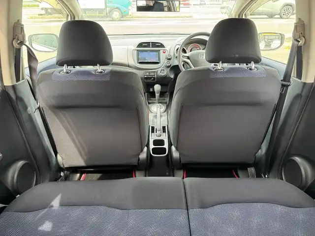 ホンダ フィット G スマートセレクション 滋賀県 2010(平22)年 5.4万km プレミアムホワイトパール ケンウッドフルセグ ナビ/　フルセグ Bluetooth CD DVD SD FM AM/HONDAスマートキーシステム/スペアキー有り/無限フロントスポイラー/無限リアスポイラー/無限サイドスポイラー/無限フロントグリル/無限フロアマット/無限ドアバイザー/ECO FORME15インチアルミ/Fパッケージ/純正ETC/純正ディスチャージヘッドランプ/フォフランプ/LEDドアミラーウインカー/電動格納式リモコンカラードドアミラー/高熱線吸収/UVカット機能付プライバシーガラス/　（リアドア/リアクォーター/テールゲート）/運転席ハイトアジャスター（ラチェット式）/アレルフリー高性能脱臭フィルター/取説/保証書