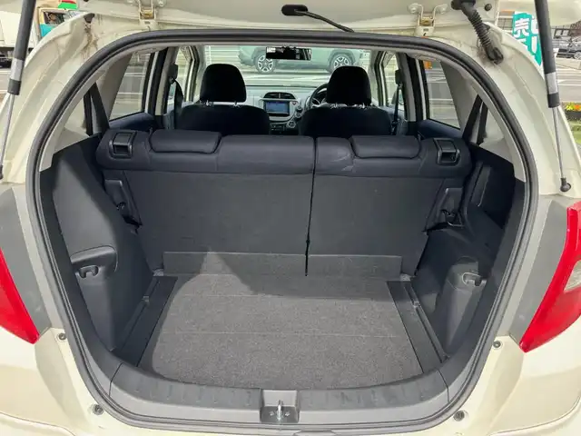 ホンダ フィット G スマートセレクション 滋賀県 2010(平22)年 5.4万km プレミアムホワイトパール ケンウッドフルセグ ナビ/　フルセグ Bluetooth CD DVD SD FM AM/HONDAスマートキーシステム/スペアキー有り/無限フロントスポイラー/無限リアスポイラー/無限サイドスポイラー/無限フロントグリル/無限フロアマット/無限ドアバイザー/ECO FORME15インチアルミ/Fパッケージ/純正ETC/純正ディスチャージヘッドランプ/フォフランプ/LEDドアミラーウインカー/電動格納式リモコンカラードドアミラー/高熱線吸収/UVカット機能付プライバシーガラス/　（リアドア/リアクォーター/テールゲート）/運転席ハイトアジャスター（ラチェット式）/アレルフリー高性能脱臭フィルター/取説/保証書