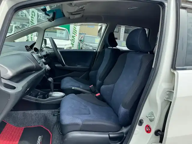 ホンダ フィット G スマートセレクション 滋賀県 2010(平22)年 5.4万km プレミアムホワイトパール ケンウッドフルセグ ナビ/　フルセグ Bluetooth CD DVD SD FM AM/HONDAスマートキーシステム/スペアキー有り/無限フロントスポイラー/無限リアスポイラー/無限サイドスポイラー/無限フロントグリル/無限フロアマット/無限ドアバイザー/ECO FORME15インチアルミ/Fパッケージ/純正ETC/純正ディスチャージヘッドランプ/フォフランプ/LEDドアミラーウインカー/電動格納式リモコンカラードドアミラー/高熱線吸収/UVカット機能付プライバシーガラス/　（リアドア/リアクォーター/テールゲート）/運転席ハイトアジャスター（ラチェット式）/アレルフリー高性能脱臭フィルター/取説/保証書