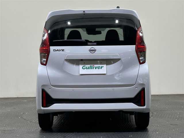 日産 デイズ X 愛媛県 2024(令6)年 0.4万km ホワイトパール ・９型ナビ（フルセグＴＶ・ＢＴ・ＦＭ・ＡＭ・ＳＤ）/・全方位カメラ　/・ＵＳＢ充電　/・前後コーナーセンサー　/・衝突軽減ブレーキ　/・スペアキー