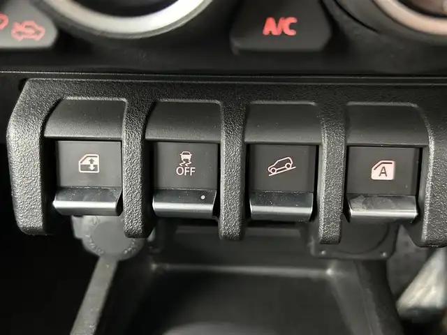 スズキ ジムニー シエラ JC 福岡県 2022(令4)年 1.4万km シフォンアイボリーM 純正８型ナビ（ＢＴ，フルセグＴＶ）　/バックカメラ　/ビルトインＥＴＣ　/前後ドラレコ　/クルコン　/衝突被害軽減ブレーキ　/レーンキープ　/ヒルディセントコントロール　/アイドリングストップ　/シートヒーター　/ＬＥＤ