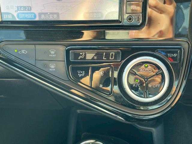 トヨタ アクア クロスオーバー グラム 岩手県 2018(平30)年 8.5万km オリーブマイカM 純正ナビ/ＣＤ／ＤＶＤ／ＢＴ／フルセグ/バックカメラ/プリクラッシュセーフティ/レーンキープ/前後ドラレコ/前席シートヒーター/ハーフレザーシート/前後ソナー/フロアマット