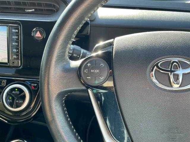 トヨタ アクア クロスオーバー グラム 岩手県 2018(平30)年 8.5万km オリーブマイカM 純正ナビ/ＣＤ／ＤＶＤ／ＢＴ／フルセグ/バックカメラ/プリクラッシュセーフティ/レーンキープ/前後ドラレコ/前席シートヒーター/ハーフレザーシート/前後ソナー/フロアマット