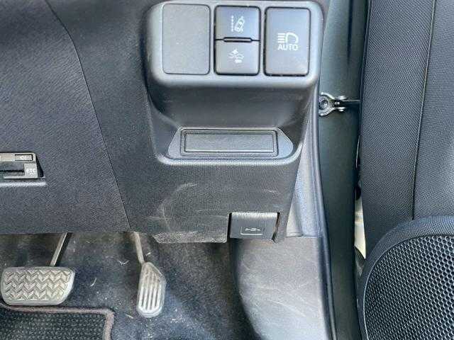 トヨタ アクア クロスオーバー グラム 岩手県 2018(平30)年 8.5万km オリーブマイカM 純正ナビ/ＣＤ／ＤＶＤ／ＢＴ／フルセグ/バックカメラ/プリクラッシュセーフティ/レーンキープ/前後ドラレコ/前席シートヒーター/ハーフレザーシート/前後ソナー/フロアマット