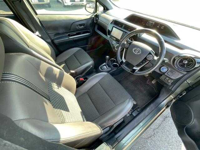 トヨタ アクア クロスオーバー グラム 岩手県 2018(平30)年 8.5万km オリーブマイカM 純正ナビ/ＣＤ／ＤＶＤ／ＢＴ／フルセグ/バックカメラ/プリクラッシュセーフティ/レーンキープ/前後ドラレコ/前席シートヒーター/ハーフレザーシート/前後ソナー/フロアマット