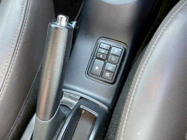 トヨタ アクア クロスオーバー グラム 岩手県 2018(平30)年 8.5万km オリーブマイカM 純正ナビ/ＣＤ／ＤＶＤ／ＢＴ／フルセグ/バックカメラ/プリクラッシュセーフティ/レーンキープ/前後ドラレコ/前席シートヒーター/ハーフレザーシート/前後ソナー/フロアマット