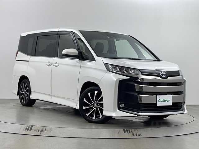 トヨタ ノア ハイブリッド S－Z 埼玉県 2023(令5)年 4.3万km パール ウィンカーミラー/ドアバイザー/純正フロアマット/プッシュスタート/スマートキー×2/ドライブモード/前後ドラレコ/前後シートヒータ/両側パワースライドドア/純正ナビ/コーナーセンサー/パーキングサポートブレーキ/ETC