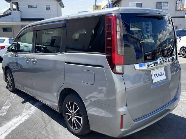 トヨタ ノア X ディライトプラス 長野県 2015(平27)年 11.7万km アイスチタニウムマイカメタリック (株)IDOMが運営する【じしゃロン長野店】の自社ローン専用車両になります/こちらは現金またはオートローンご利用時の価格です。自社ローンご希望の方は別途その旨お申付け下さい./社外ナビ　（CD/DVD/BT）/両側パワースライドドア/ステアリングスイッチ/前方向ドライブレコーダー/純正フロアマット/フリップダウンモニター/ビルトインETC/社外AW