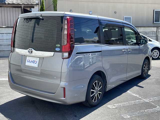 トヨタ ノア X ディライトプラス 長野県 2015(平27)年 11.7万km アイスチタニウムマイカメタリック (株)IDOMが運営する【じしゃロン長野店】の自社ローン専用車両になります/こちらは現金またはオートローンご利用時の価格です。自社ローンご希望の方は別途その旨お申付け下さい./社外ナビ　（CD/DVD/BT）/両側パワースライドドア/ステアリングスイッチ/前方向ドライブレコーダー/純正フロアマット/フリップダウンモニター/ビルトインETC/社外AW