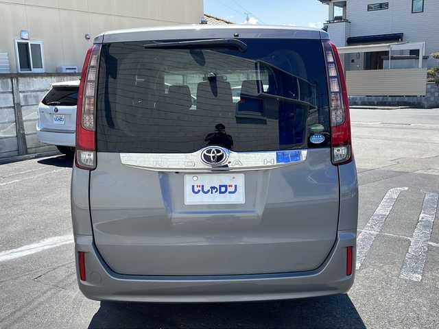 トヨタ ノア X ディライトプラス 長野県 2015(平27)年 11.7万km アイスチタニウムマイカメタリック (株)IDOMが運営する【じしゃロン長野店】の自社ローン専用車両になります/こちらは現金またはオートローンご利用時の価格です。自社ローンご希望の方は別途その旨お申付け下さい./社外ナビ　（CD/DVD/BT）/両側パワースライドドア/ステアリングスイッチ/前方向ドライブレコーダー/純正フロアマット/フリップダウンモニター/ビルトインETC/社外AW