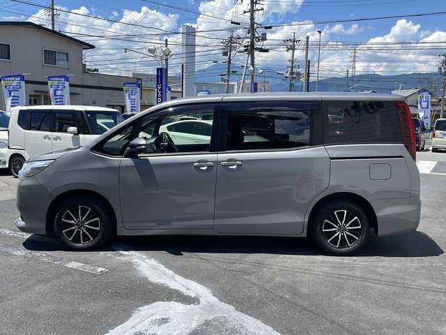 トヨタ ノア X ディライトプラス 長野県 2015(平27)年 11.7万km アイスチタニウムマイカメタリック (株)IDOMが運営する【じしゃロン長野店】の自社ローン専用車両になります/こちらは現金またはオートローンご利用時の価格です。自社ローンご希望の方は別途その旨お申付け下さい./社外ナビ　（CD/DVD/BT）/両側パワースライドドア/ステアリングスイッチ/前方向ドライブレコーダー/純正フロアマット/フリップダウンモニター/ビルトインETC/社外AW