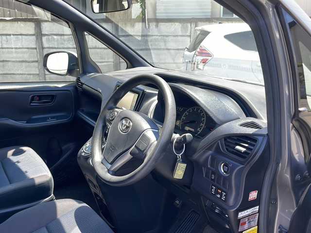 トヨタ ノア X ディライトプラス 長野県 2015(平27)年 11.7万km アイスチタニウムマイカメタリック (株)IDOMが運営する【じしゃロン長野店】の自社ローン専用車両になります/こちらは現金またはオートローンご利用時の価格です。自社ローンご希望の方は別途その旨お申付け下さい./社外ナビ　（CD/DVD/BT）/両側パワースライドドア/ステアリングスイッチ/前方向ドライブレコーダー/純正フロアマット/フリップダウンモニター/ビルトインETC/社外AW