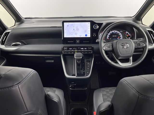 トヨタ ヴォクシー S－Z 埼玉県 2023(令5)年 2万km 黒 両側パワースライドドア/クルーズコントロール/ETC2.0/コーナーセンサー/パーキングブレーキサポート/純正ナビ/バックカメラ/前席シートヒータ/ドアバイザー/純正アルミ/純正フロアマット/ウィンカーミラー/前ドラレコ/革巻きハンドル/スペアキー/プッシュスタート