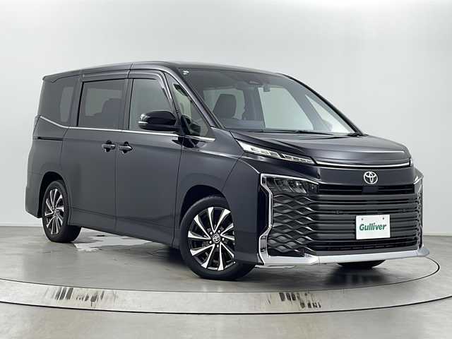 トヨタ ヴォクシー S－Z 埼玉県 2023(令5)年 2万km 黒 両側パワースライドドア/クルーズコントロール/ETC2.0/コーナーセンサー/パーキングブレーキサポート/純正ナビ/バックカメラ/前席シートヒータ/ドアバイザー/純正アルミ/純正フロアマット/ウィンカーミラー/前ドラレコ/革巻きハンドル/スペアキー/プッシュスタート