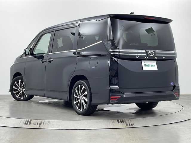 トヨタ ヴォクシー S－Z 埼玉県 2023(令5)年 2万km 黒 両側パワースライドドア/クルーズコントロール/ETC2.0/コーナーセンサー/パーキングブレーキサポート/純正ナビ/バックカメラ/前席シートヒータ/ドアバイザー/純正アルミ/純正フロアマット/ウィンカーミラー/前ドラレコ/革巻きハンドル/スペアキー/プッシュスタート