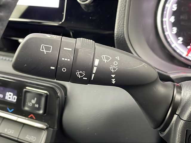 トヨタ ヴォクシー S－Z 埼玉県 2023(令5)年 2万km 黒 両側パワースライドドア/クルーズコントロール/ETC2.0/コーナーセンサー/パーキングブレーキサポート/純正ナビ/バックカメラ/前席シートヒータ/ドアバイザー/純正アルミ/純正フロアマット/ウィンカーミラー/前ドラレコ/革巻きハンドル/スペアキー/プッシュスタート