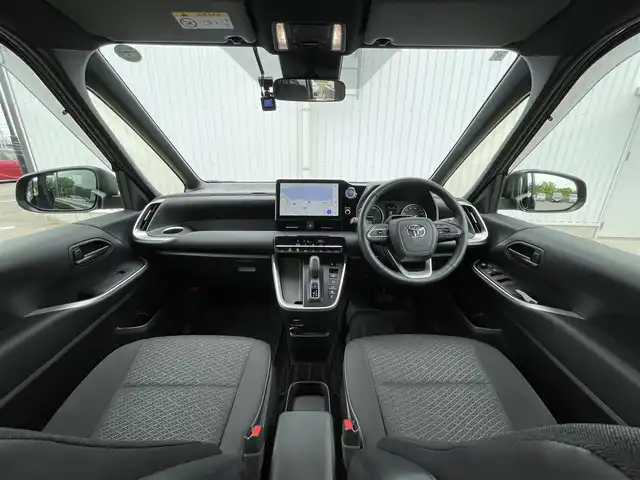 トヨタ ヴォクシー ハイブリッド 愛媛県 2023(令5)年 1.3万km 黒 フリップダウンモニター/ブラインドスポットモニター/クルーズコントロール/コーナーセンサー前後/自動駐車システム/メーカーナビ/全方位カメラ/フルセグTV/ドライブレコーダー前後/ETC2.0/LED/オートライト/オートマチックハイビーム/Cタイプ充電/純正フロアマット/純正16AW/Bluetooth/片側パワースライドドア/横滑り防止装置/レーンキープアシスト