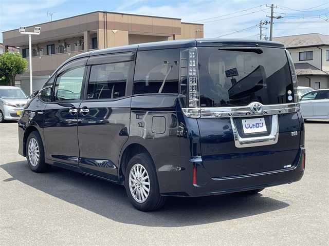 トヨタ ヴォクシー ハイブリッド V 宮城県 2015(平27)年 13.8万km ブラッキッシュアゲハガラスフレーク (株)IDOMが運営する【じしゃロン仙台店】の自社ローン専用車両になりますこちらは現金またはオートローンご利用時の価格です。自社ローンご希望の方は別途その旨お申付け下さい/パワースライドドア/SDナビ/フリップダウンモニター/フルセグ/Bluetooth/CD/DVD/バックカメラ/ETC/クルコン/ドラレコ/Qi充電/LEDヘッドライト