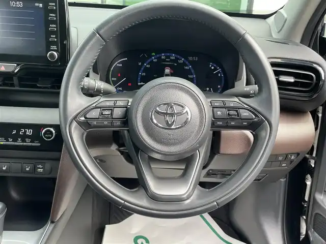 トヨタ ヤリスクロス ハイブリッド Z 和歌山県 2022(令4)年 5.2万km ブラックマイカ 純正8インチディスプレイオーディオ/全方位カメラ/BT/衝突軽減ブレーキ/レーダークルコン/レーンキープアシスト/前後コーナーセンサー/オートライト/ビルトインETC/前後ドラレコ/シートヒーター/パワーシート/レザー調シートカバー/純正18インチアルミ/純正フロアマット/LEＤヘッドライト/フルオートパワーウィンドウ