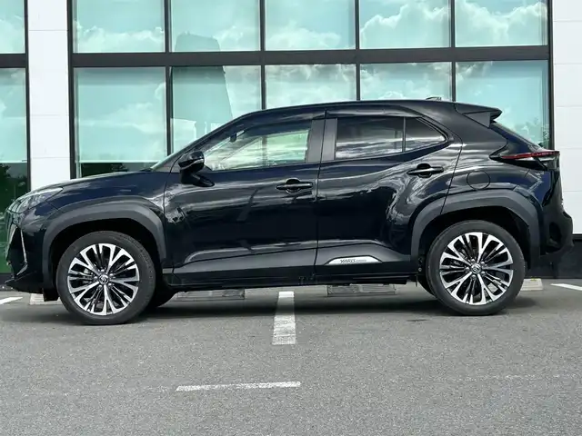 トヨタ ヤリスクロス ハイブリッド Z 和歌山県 2022(令4)年 5.2万km ブラックマイカ 純正8インチディスプレイオーディオ/全方位カメラ/BT/衝突軽減ブレーキ/レーダークルコン/レーンキープアシスト/前後コーナーセンサー/オートライト/ビルトインETC/前後ドラレコ/シートヒーター/パワーシート/レザー調シートカバー/純正18インチアルミ/純正フロアマット/LEＤヘッドライト/フルオートパワーウィンドウ