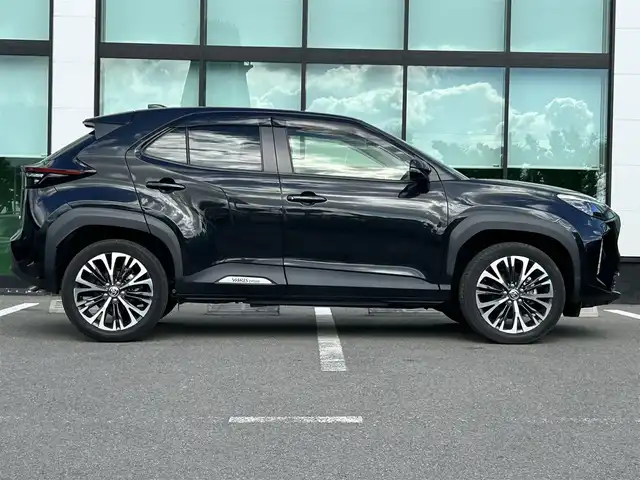 トヨタ ヤリスクロス ハイブリッド Z 和歌山県 2022(令4)年 5.2万km ブラックマイカ 純正8インチディスプレイオーディオ/全方位カメラ/BT/衝突軽減ブレーキ/レーダークルコン/レーンキープアシスト/前後コーナーセンサー/オートライト/ビルトインETC/前後ドラレコ/シートヒーター/パワーシート/レザー調シートカバー/純正18インチアルミ/純正フロアマット/LEＤヘッドライト/フルオートパワーウィンドウ